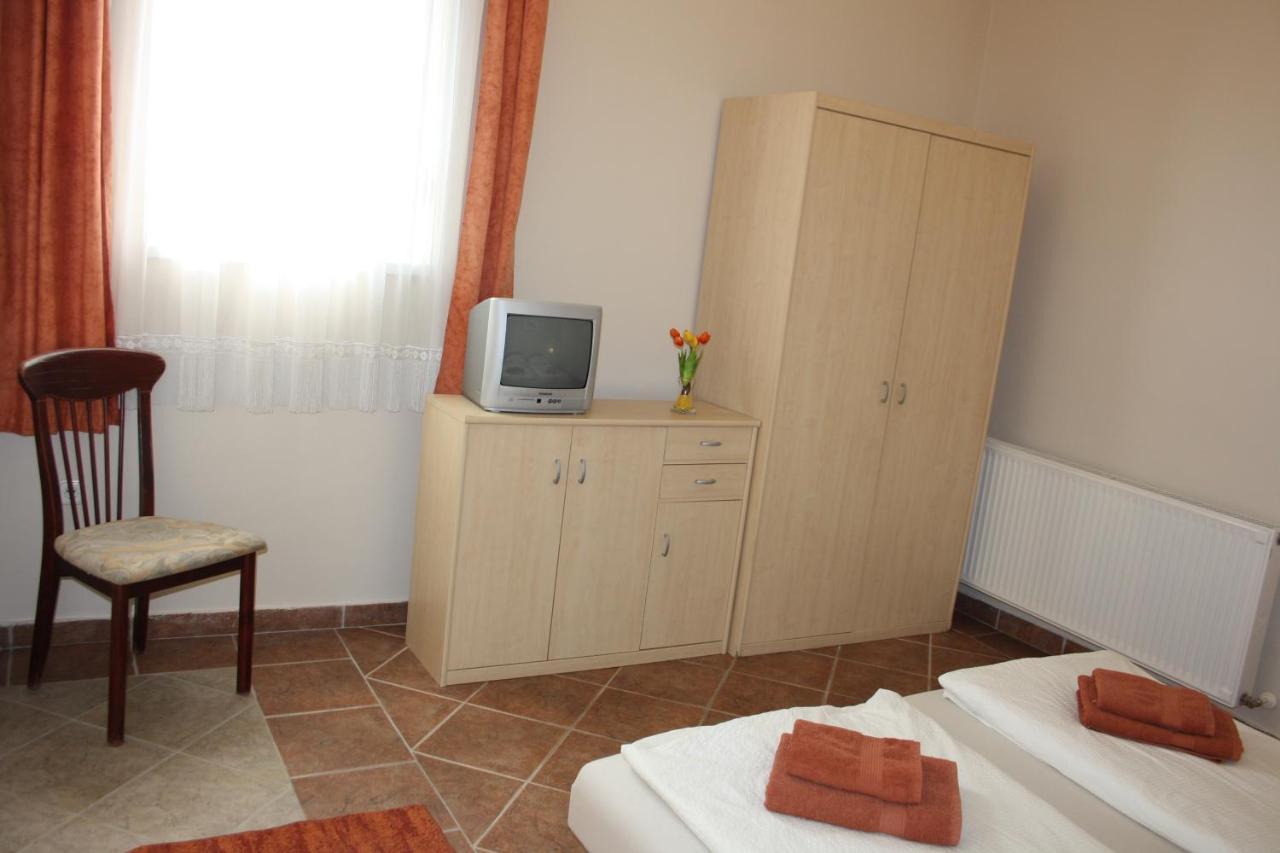 Polus Pension Sopron Exterior foto